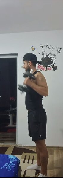 Buna, caut o fata pentru relatie.